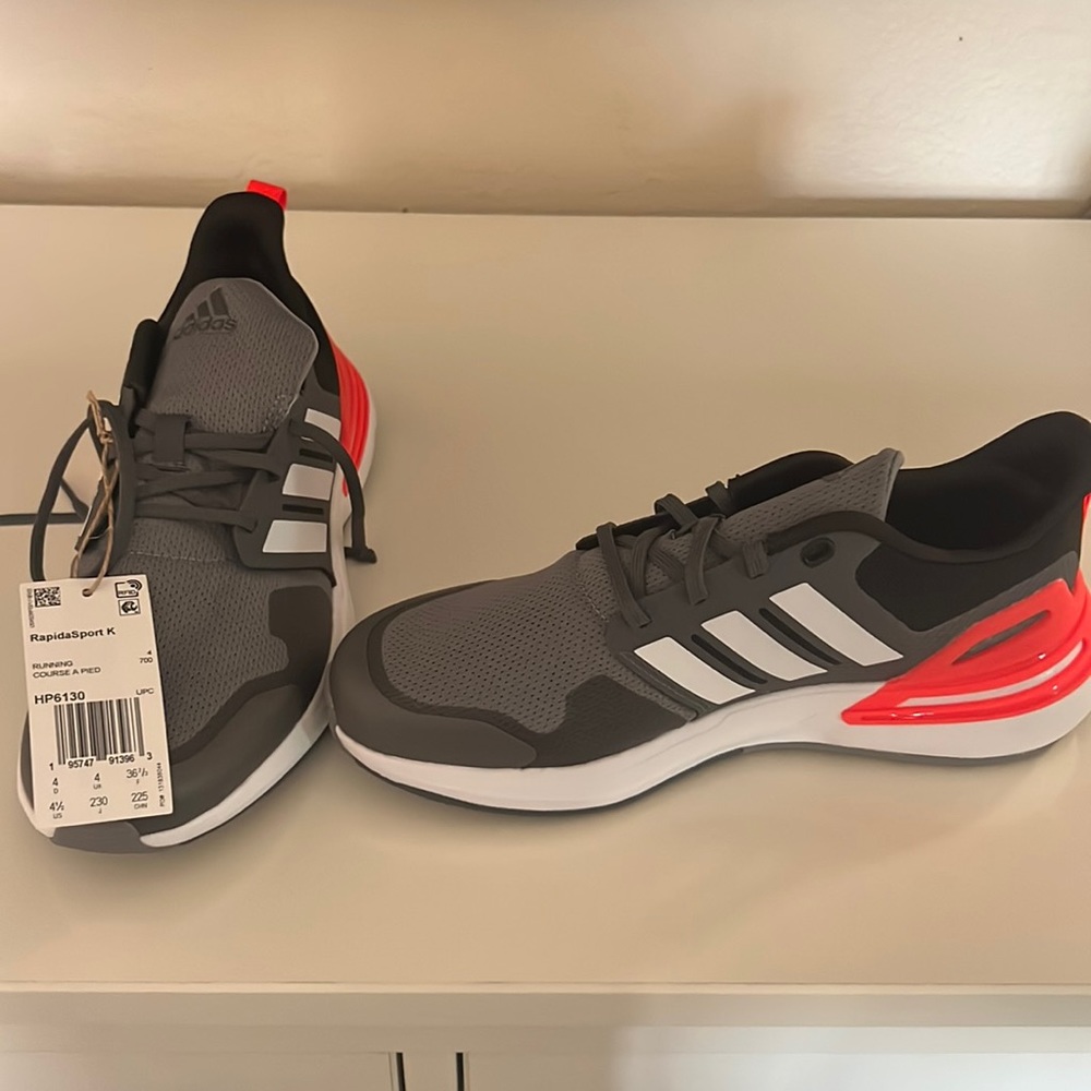 Adidas  RapidaSport K Size 4.5 Boys Shoes. Brand New